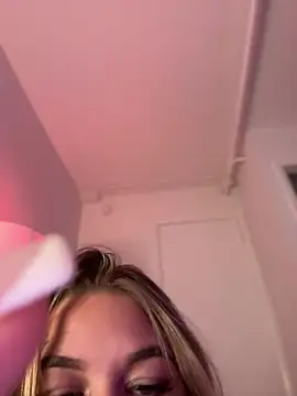 Snapshot of chloetease chatting on December 7, 3:09 am chloetease online show from December 7, 3:09 am