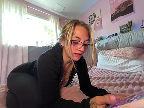 Snapshot of chloetease chatting on July 15, 3:08 pm chloetease online show from July 15, 3:08 pm