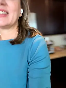 MaiseKnox online show from March 29, 5:36 pm