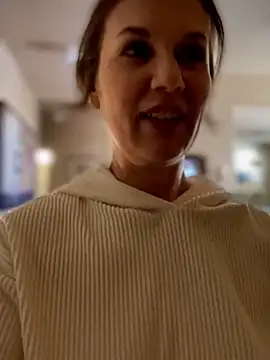 MaiseKnox online show from March 7, 7:52 pm