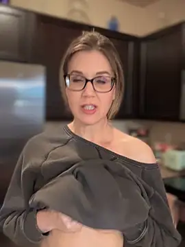 MaiseKnox online show from March 8, 12:44 am