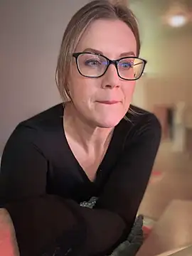 MaiseKnox online show from September 14, 7:03 pm