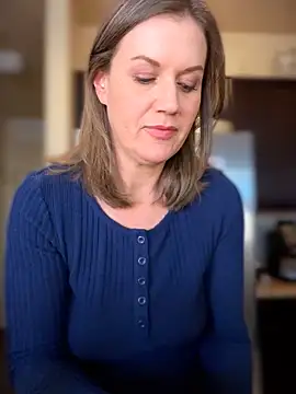 MaiseKnox online show from March 6, 8:59 pm