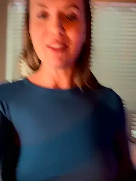 Snapshot of MaiseKnox chatting on February 13, 10:10 pm MaiseKnox online show from February 13, 10:10 pm