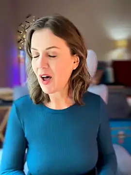 MaiseKnox online show from May 8, 6:12 pm