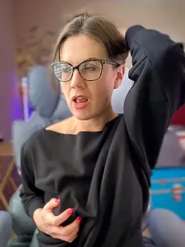 MaiseKnox online show from March 15, 6:26 pm