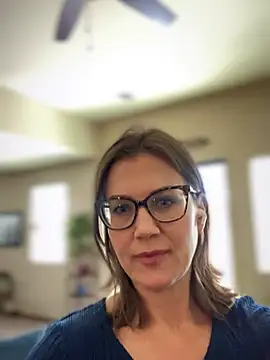 MaiseKnox online show from May 6, 6:12 pm
