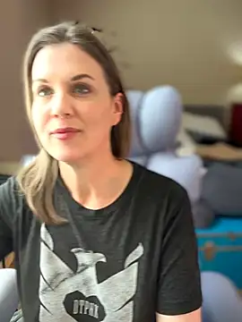 MaiseKnox online show from April 12, 5:38 pm