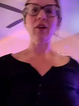 Snapshot of MaiseKnox chatting on February 17, 10:40 pm MaiseKnox online show from February 17, 10:40 pm