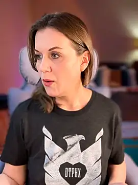 Snapshot of MaiseKnox chatting on March 4, 11:01 pm MaiseKnox online show from March 4, 11:01 pm