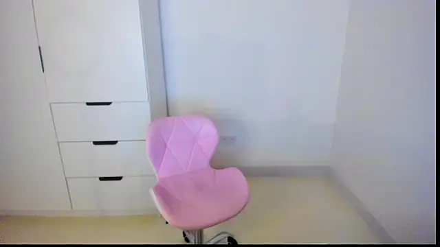 Snapshot of MiaStripDance chatting on January 15, 4:32 pm MiaStripDance online show from January 15, 4:32 pm