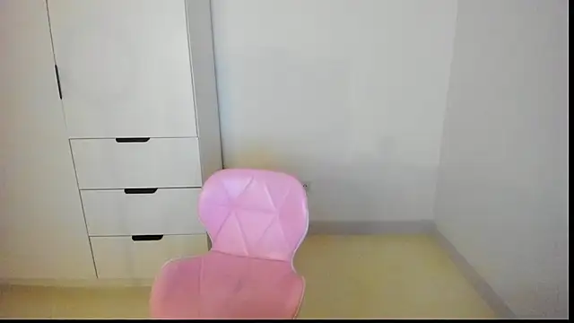 Snapshot of MiaStripDance chatting on January 14, 8:34 pm MiaStripDance online show from January 14, 8:34 pm