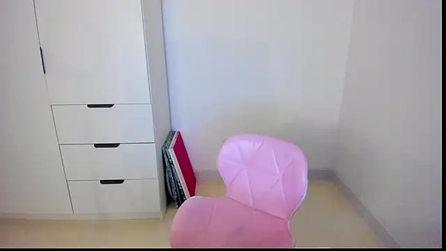 Snapshot of MiaStripDance chatting on January 8, 6:25 pm MiaStripDance online show from January 8, 6:25 pm