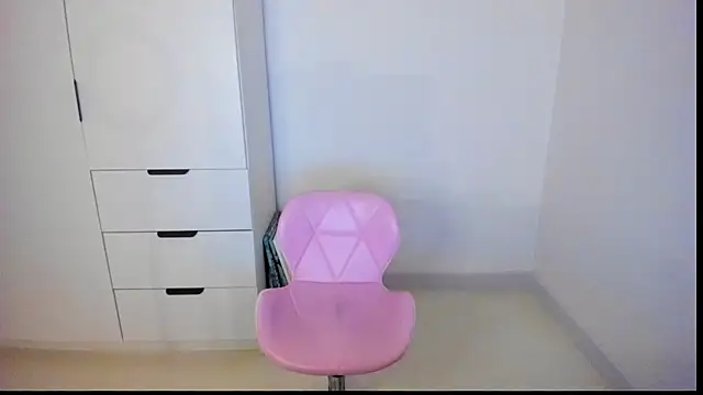 Snapshot of MiaStripDance chatting on January 7, 3:50 pm MiaStripDance online show from January 7, 3:50 pm