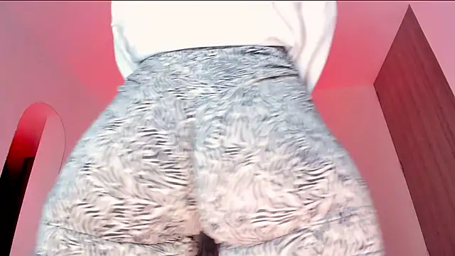 angiebutt online show from March 25, 9:19 am