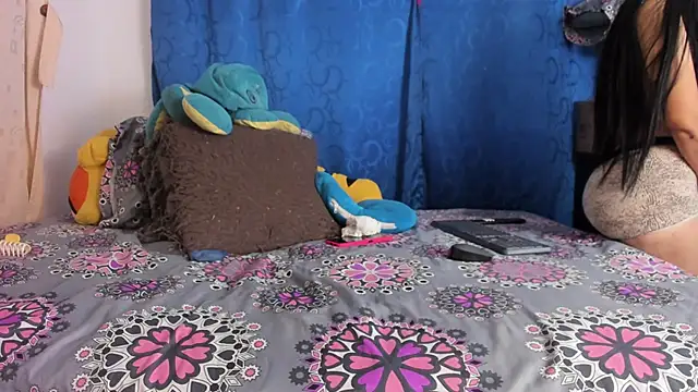 Snapshot of BlowMommy_ chatting on February 6, 11:39 am BlowMommy online show from February 6, 11:39 am