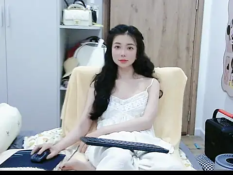 Snapshot of Cute_Ruby01 chatting on June 20, 11:37 am Cute Ruby01 online show from June 20, 11:37 am