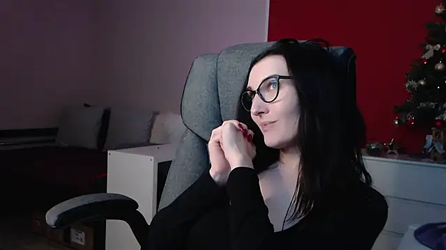 Snapshot of Alina_Lamour chatting on December 16, 3:30 am Alina Lamour online show from December 16, 3:30 am