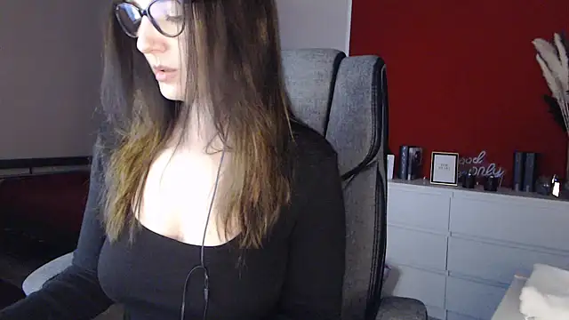 Alina Lamour online show from March 3, 7:10 pm