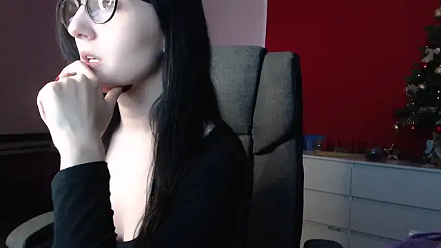 Snapshot of Alina_Lamour chatting on December 16, 12:26 am Alina Lamour online show from December 16, 12:26 am