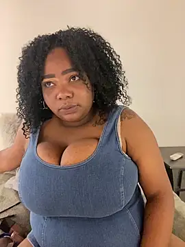 Snapshot of angelGgold chatting on June 22, 12:02 pm angelGgold online show from June 22, 12:02 pm