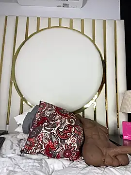 Snapshot of angelGgold chatting on February 4, 11:49 am angelGgold online show from February 4, 11:49 am