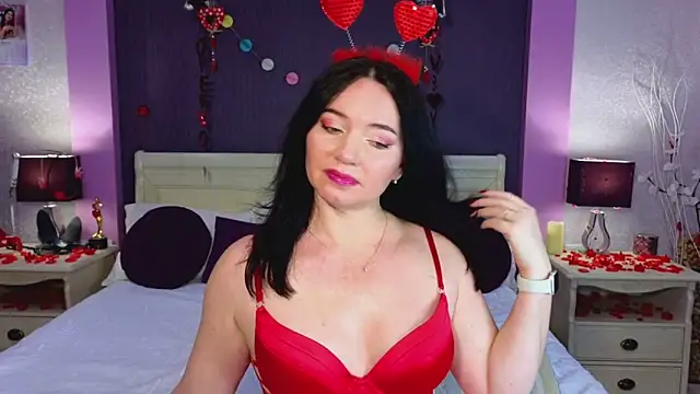 Snapshot of HotMilfMargo chatting on February 11, 6:30 pm HotMilfMargo online show from February 11, 6:30 pm