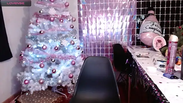 Snapshot of lil_daisy7 chatting on December 21, 3:25 am lil daisy7 online show from December 21, 3:25 am