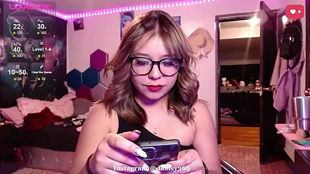 Snapshot of lil_daisy7 chatting on November 7, 4:28 am lil daisy7 online show from November 7, 4:28 am