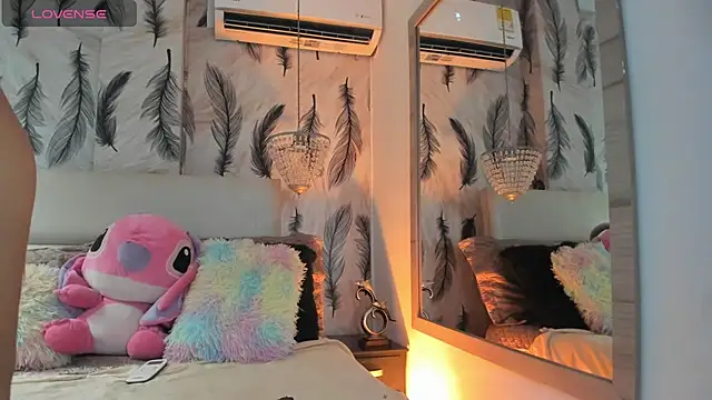Snapshot of Vivi_prinncess chatting on September 25, 9:54 pm Vivi prinncess online show from September 25, 9:54 pm