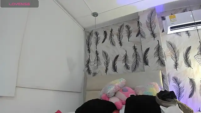 Snapshot of Vivi_prinncess chatting on October 14, 11:04 pm Vivi prinncess online show from October 14, 11:04 pm