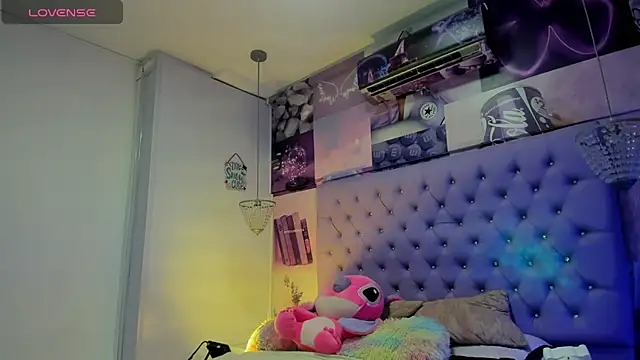 Snapshot of Vivi_prinncess chatting on March 8, 2:45 am Vivi prinncess online show from March 8, 2:45 am