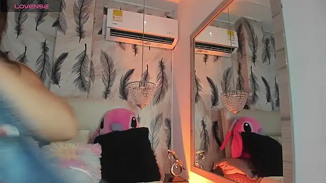 Snapshot of Vivi_prinncess chatting on September 27, 11:22 pm Vivi prinncess online show from September 27, 11:22 pm