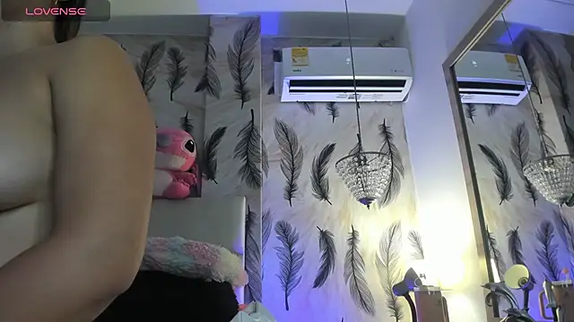 Snapshot of Vivi_prinncess chatting on October 18, 11:29 pm Vivi prinncess online show from October 18, 11:29 pm