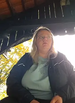 Fiona0705 online show from September 27, 9:15 am