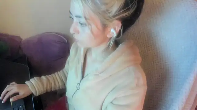 Sammysammy  online show from June 19, 11:16 am