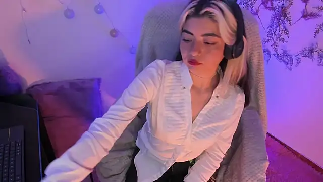 Sammysammy  online show from February 5, 3:45 am