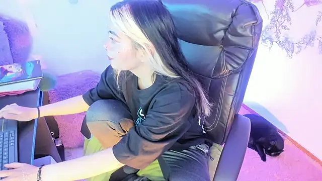 Sammysammy  online show from February 9, 2:06 am