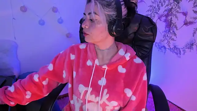 Sammysammy  online show from February 6, 4:21 am