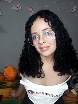 Snapshot of NinaSweet2 chatting on February 9, 4:21 am NinaSweet2 online show from February 9, 4:21 am