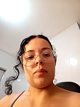 Snapshot of NinaSweet2 chatting on February 11, 5:24 pm NinaSweet2 online show from February 11, 5:24 pm