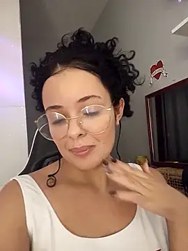 Snapshot of NinaSweet2 chatting on March 28, 4:02 am NinaSweet2 online show from March 28, 4:02 am