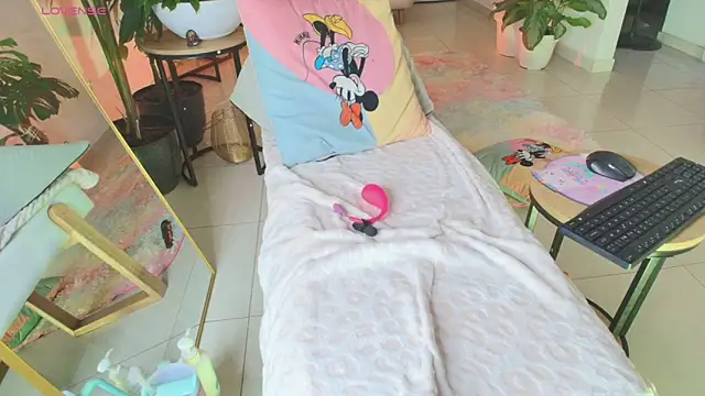 Snapshot of erotik_lady chatting on September 18, 4:37 am erotik lady online show from September 18, 4:37 am