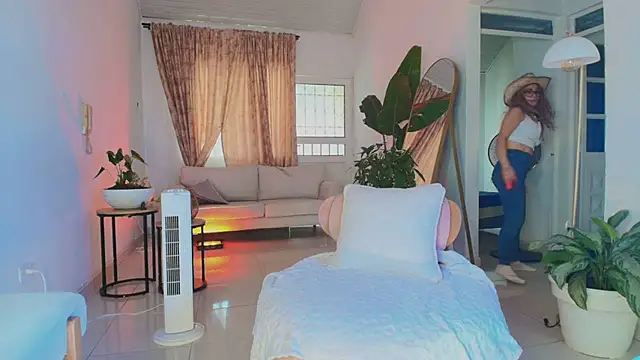 Snapshot of erotik_lady chatting on October 19, 5:48 pm erotik lady online show from October 19, 5:48 pm