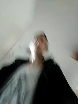 Snapshot of JoLeNe27 chatting on October 31, 5:37 am JoLeNe27 online show from October 31, 5:37 am