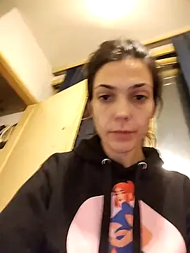 Snapshot of JoLeNe27 chatting on December 1, 6:31 pm JoLeNe27 online show from December 1, 6:31 pm