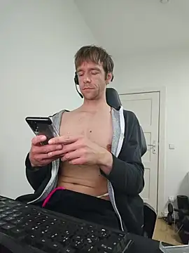 Snapshot of fit_ass_2021 chatting on May 7, 7:34 am fit ass 2021 online show from May 7, 7:34 am