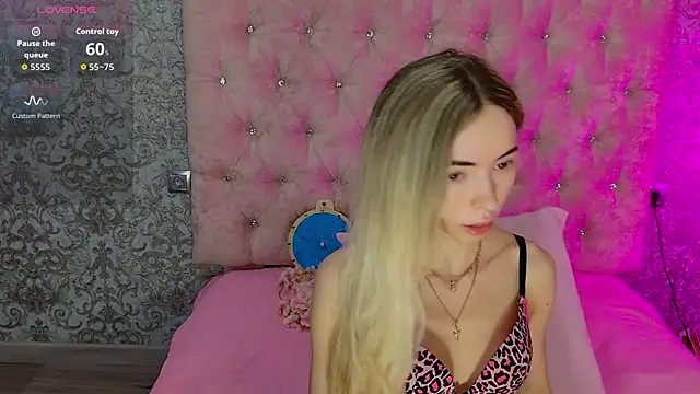 Snapshot of Akilla_Queen chatting on July 9, 1:50 am Akilla Queen online show from July 9, 1:50 am