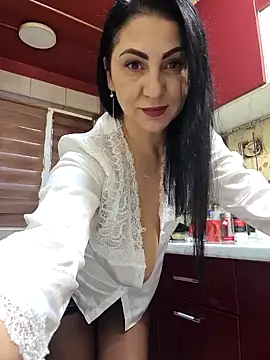 Snapshot of charrlote_love chatting on January 31, 2:17 pm charrlote love online show from January 31, 2:17 pm