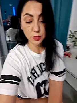 Snapshot of charrlote_love chatting on October 29, 3:33 pm charrlote love online show from October 29, 3:33 pm